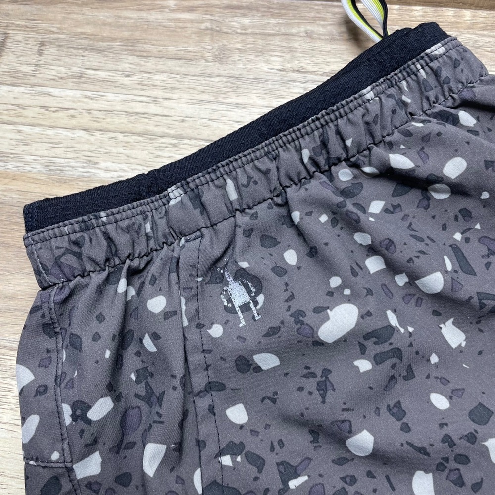 Smartwool Mens Grey Terrazzo Print Active Running Shorts Merino Liner Medium EUC - Picture 4 of 9